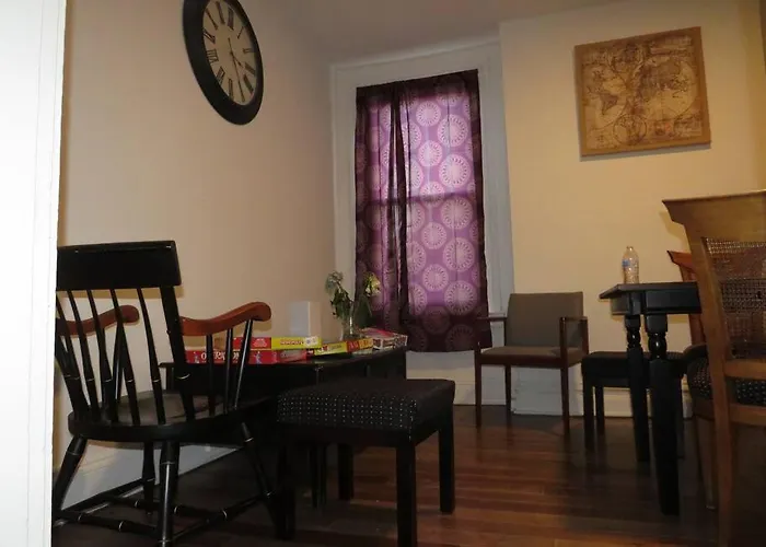Elegant Private Room In Oakland, Pittsburgh.